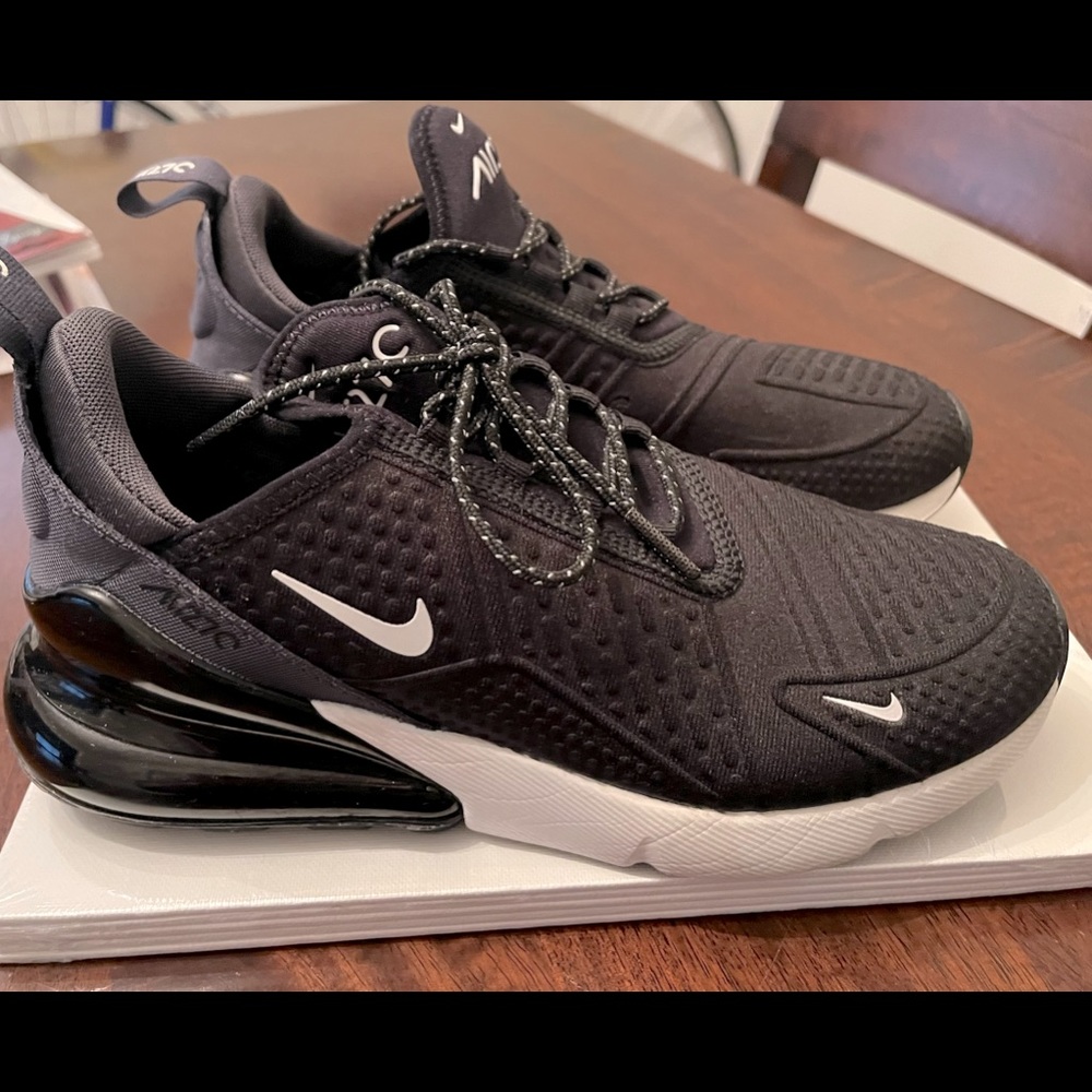 Nike 270